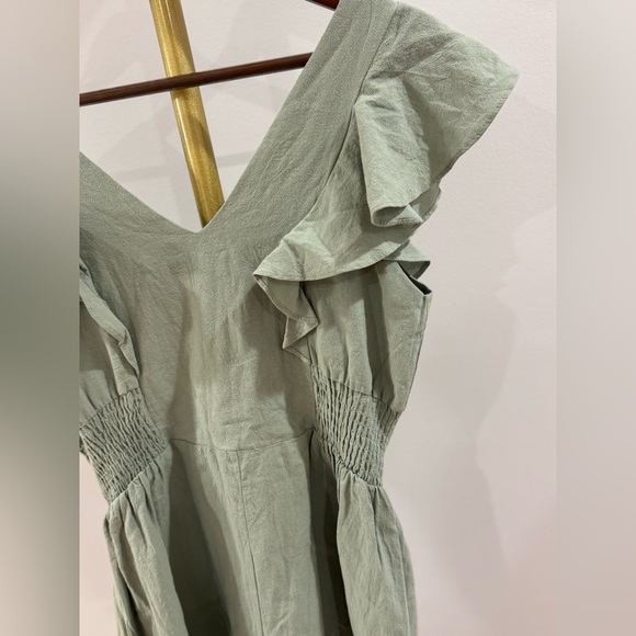 LULUβs β’ Sage Button-Detail Romper - Picture 4 of 10